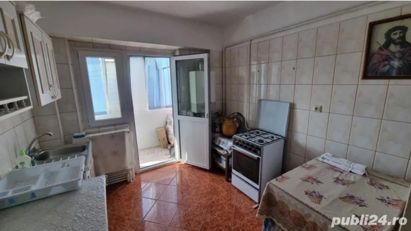 3 camere decomandate zona Bariera, sup 68 mp — fotografia 3