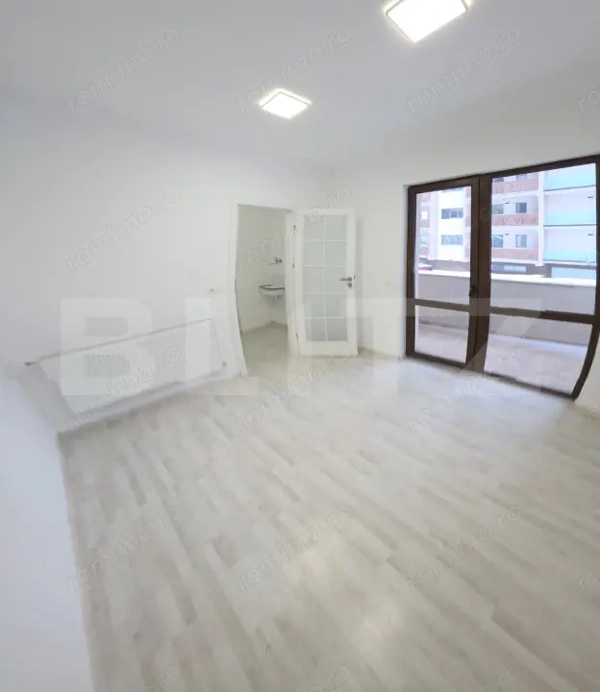 Apartament 77 mp utili – locuință sau cabinet medical, intrare din stradă — fotografia 1