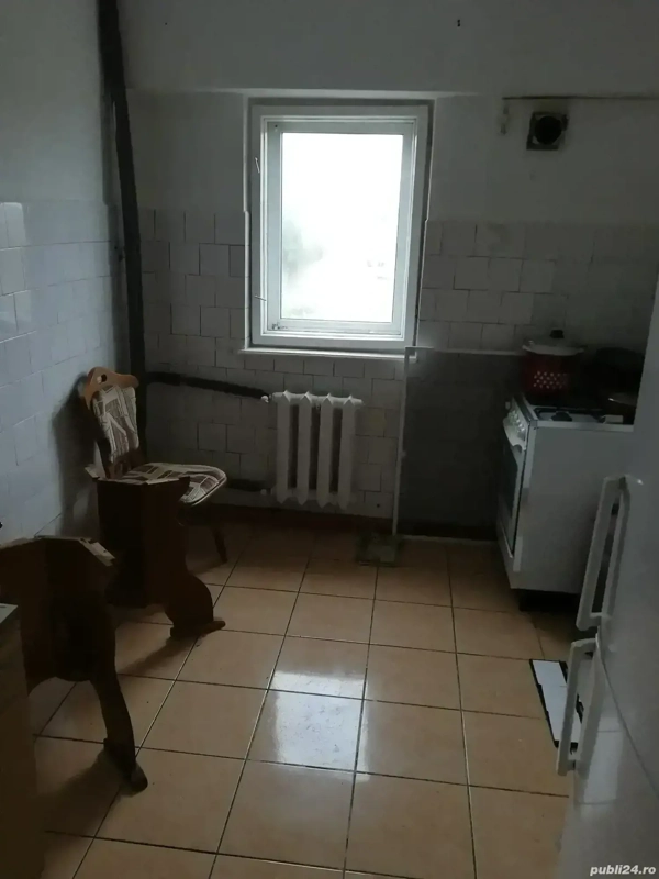 Vand apt trei camere