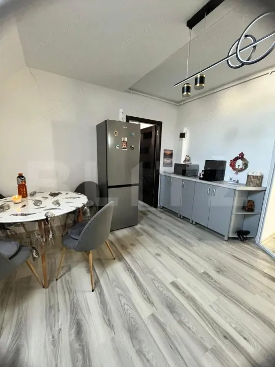 Apartament 2 camere, etaj 3, zona Sud — fotografia 3