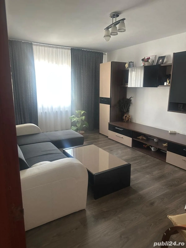 Vând apartament 3 camere, Găești, str. Cuza Vodă — fotografia 1