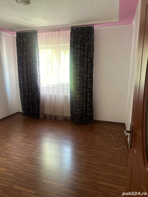 Vând apartament 3 camere, Găești, str. Cuza Vodă — fotografia 3