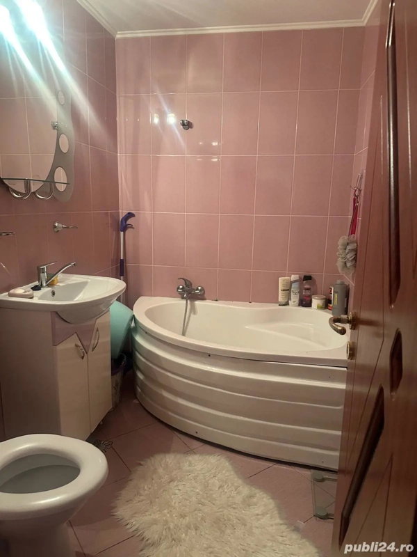 Vând apartament 3 camere, Găești, str. Cuza Vodă — fotografia 2
