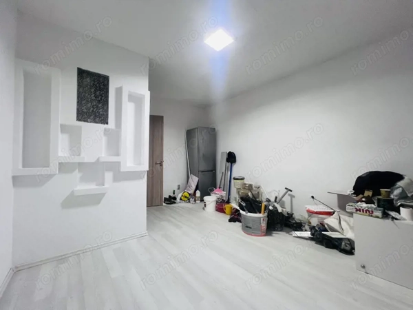Garsoniera, 21 mp utili, renovata, etaj 4, zona Sagului - Shopping City — fotografia 1