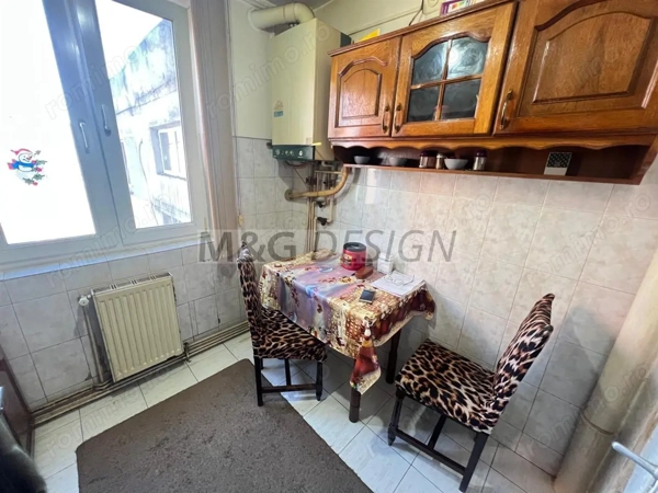 3 camere decomandat etaj 4/10 Dambovita centrala proprie — fotografia 3