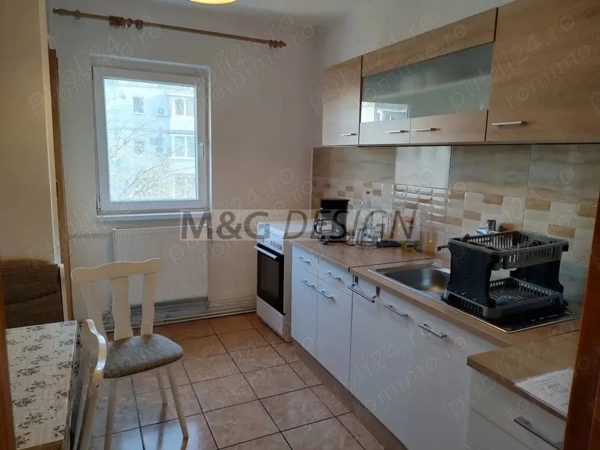 4 cam decomandat etaj 3din4 Girocului centrala proprie negociabil — fotografia 3