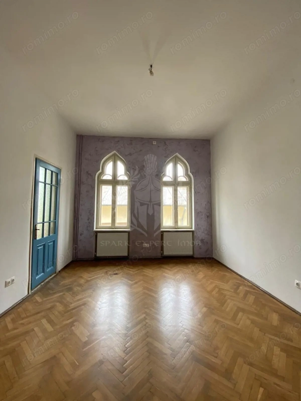Spațiu Comercial // Birouri, 4 camere, ultracentral, Ploiesti — fotografia 2
