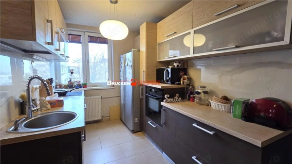 Apartament 4 camere | 76 mp utili | Etaj IV | Vedere spre Cris — fotografia 3