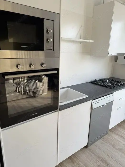 Central - Vanzare apartament 3 camere - Str. Al. Papiu Ilarian — fotografia 1