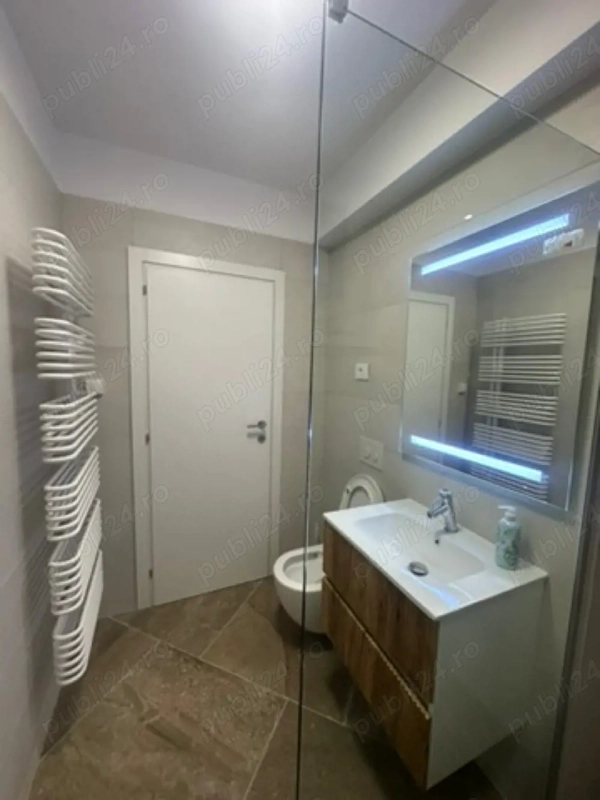 Vand apartament superb, 2 camere, zona Stefan cel Mare si Sfant, renovat cu finisaje de top! — fotografia 3