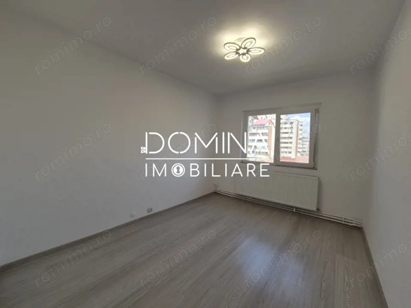 Vânzare apartament central, 3 camere+boxă, situat în Târgu Jiu, strada Cerna — fotografia 2