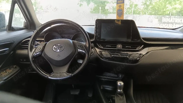 Vând Toyota C-HR