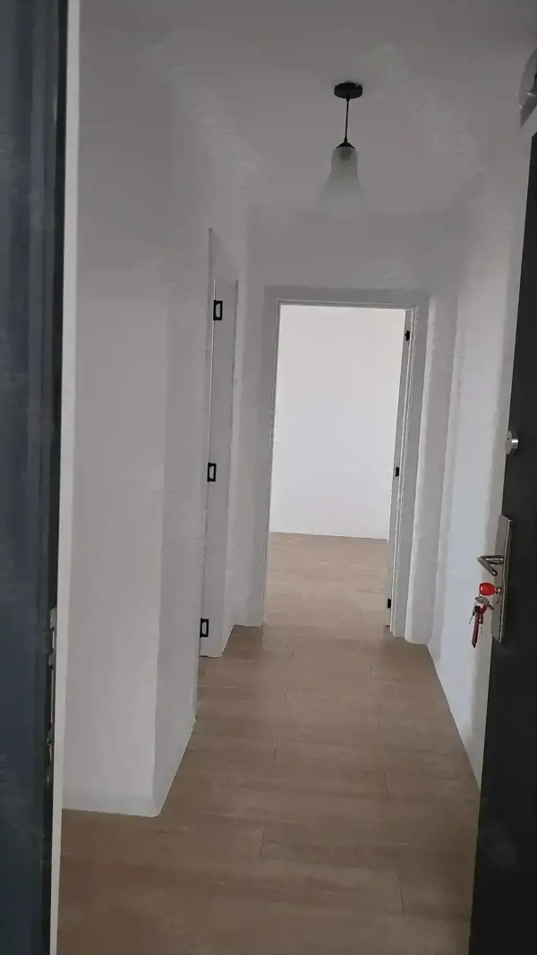Particular,vând apartament cu două camere