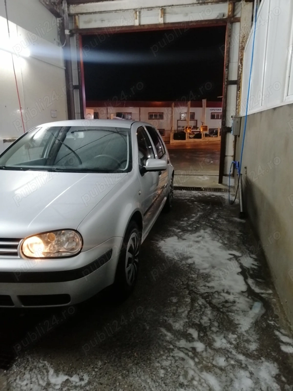 Vând golf 4 1,6 an 2004