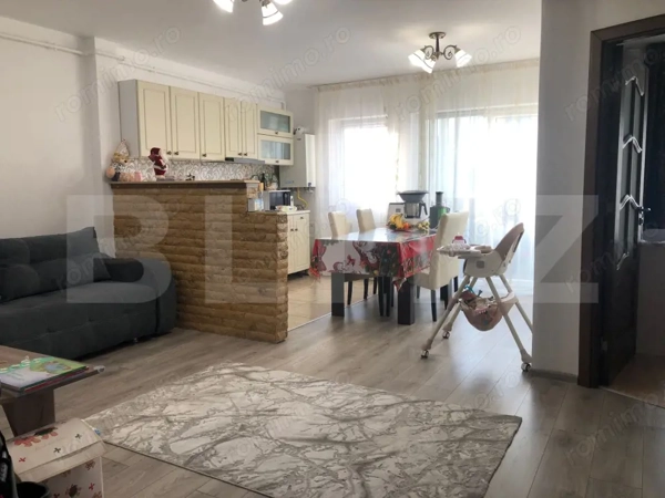 Apartament cu 2 camere, balcon inchis, parcare, expunere sudica, zona Terra — fotografia 3