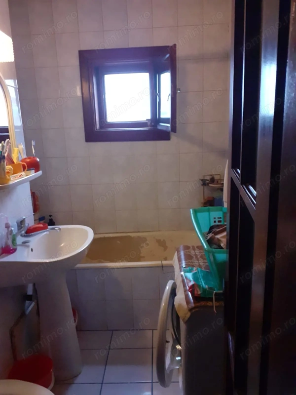 3 cam decomandat 2 bai 3 balcoane etaj 3 zona Mircea cel Batran — fotografia 3
