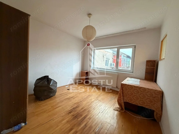 Apartament cu 2 camere, decomandat, centrala proprie, zona Soarelui — fotografia 1
