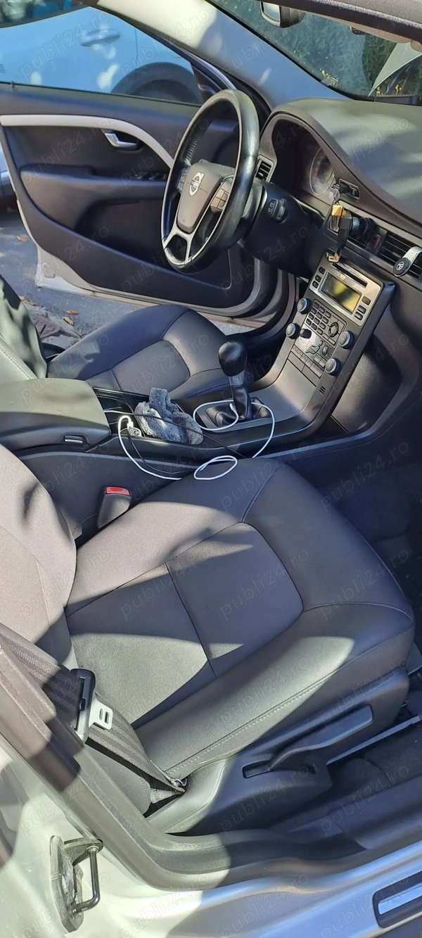 VOLVO V70 2010 — imagine 3