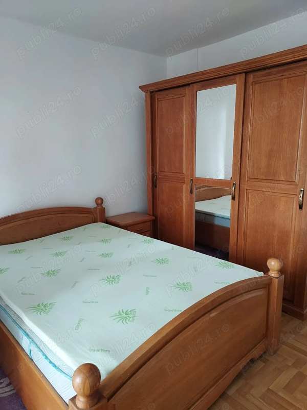 Apartament de inchiriat : 3 camere , 2 bai si balcon . Zona Piata Diamant