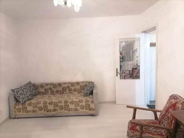 Închiriez apartament cu două camere pe strada Luceafărului nr 7 — fotografia 2