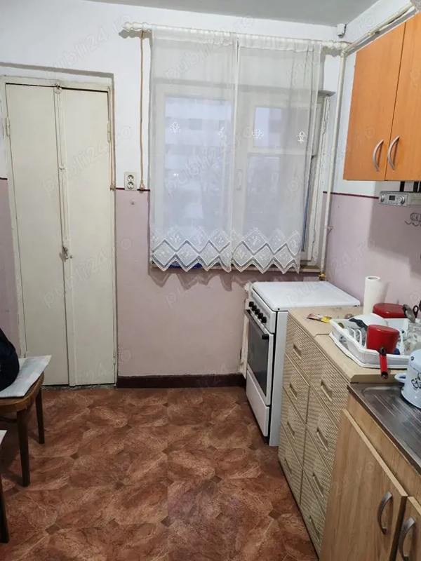 Vand apartament cu trei camere Pitesti — fotografia 1