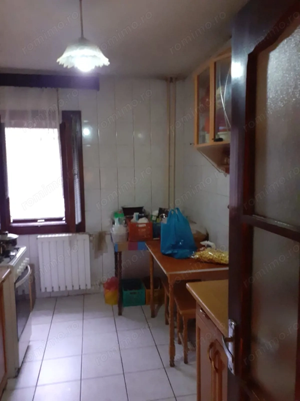 3 cam decomandat 2 bai 3 balcoane etaj 3 zona Mircea cel Batran — fotografia 1