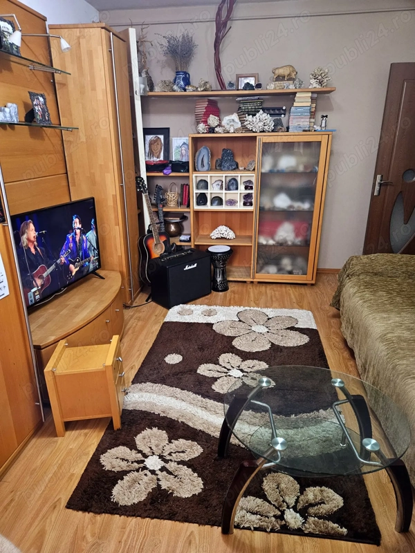 VAND apartament cu 3 camere, decomandat, mobilat si utilat,in MOTRU — fotografia 1