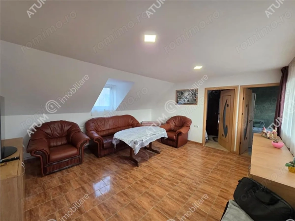 Apartament cu 3 camere decomandate la casa cu curte zona Trei Stejari — fotografia 3
