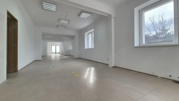 Spatiu comercial ideal pentru clinică medicală, birouri, activități similare.