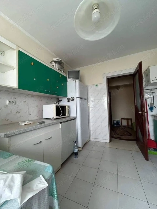 De vanzare apartament cu 4 camere, 2 bai, 2 balcoane, 2 locuri de parcare — fotografia 2