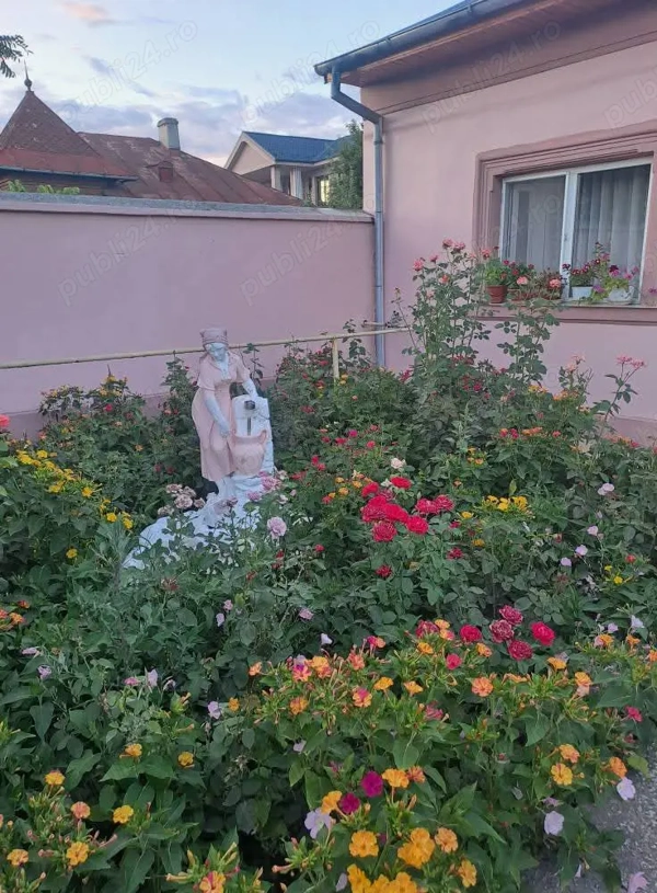 Casa de vânzare, frumoasa și cochetă