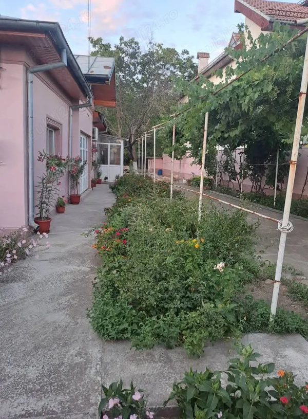 Casa de vânzare, frumoasa și cochetă