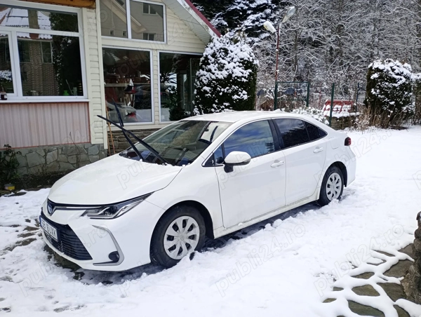 Vând Toyota Corola hibrid Sedan 1,8l , înmatriculat Noe. 2022 48000 km. Consum mic 3,9-4,4 l 100km