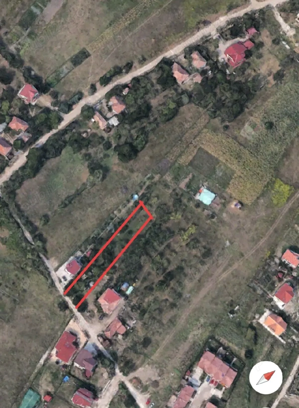 PF vând 1300 mp la strada teren intravilan pentru construcții