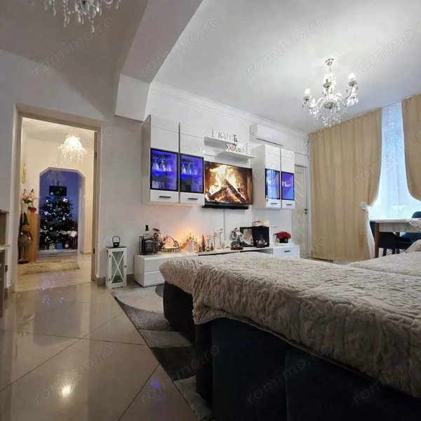 Apartament 3 camere de vanzare — fotografia 1