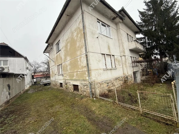 Apartament cu 4 camere 420 mp teren si garaj in Sub Arini Sibiu — fotografia 1