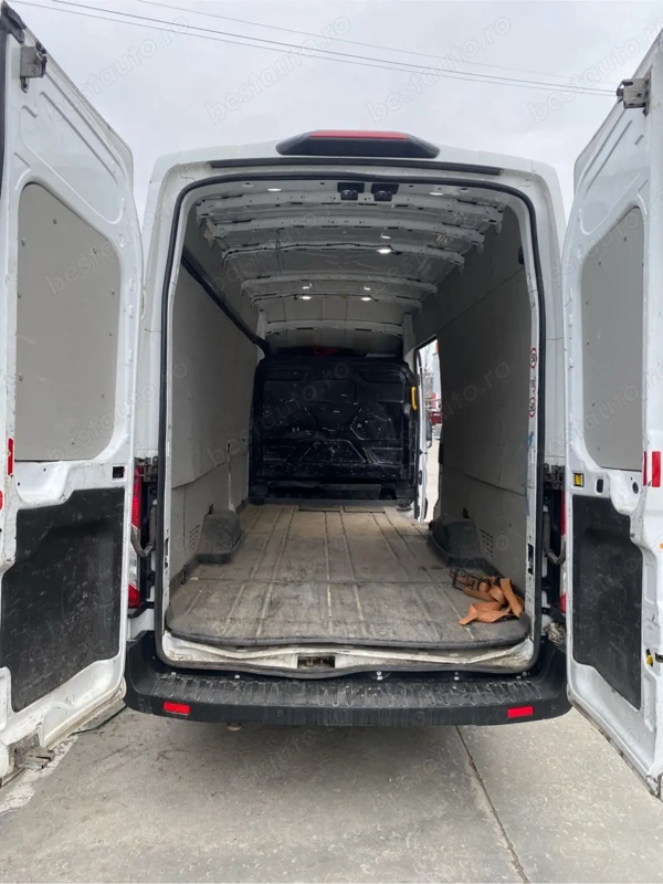 FORD Transit 2020 — imagine 4