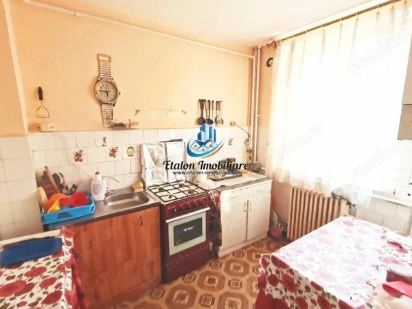 Apartament 4 camere semidecomandat, etaj 6, Maratei Piatra Neamt — fotografia 1