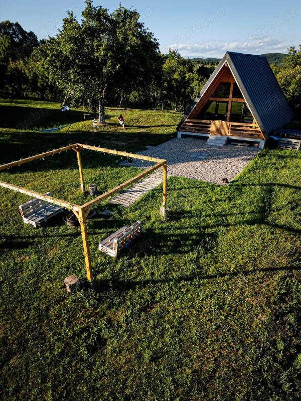 Casă A-Frame, de locuit sau afacere la cheie, teren 7000 mp, 3 stele autorizată