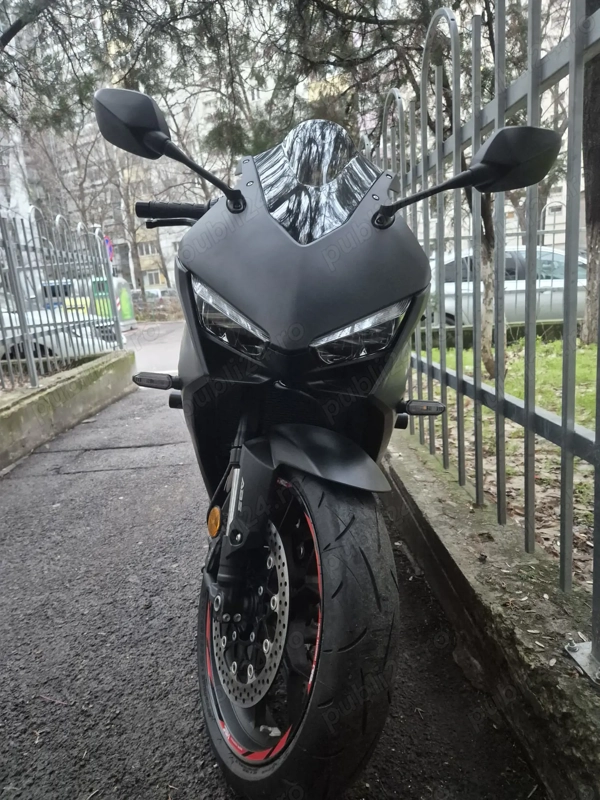 Honda CBR 650R an 2025 km 4110