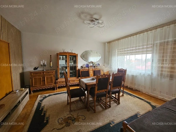 Apartament deosebit, 3 camere, decomandat, 2 băi, 2 balcoane, et. 3 din 4, zona Șagului-Steaua