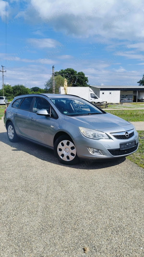 OPEL Astra 2011