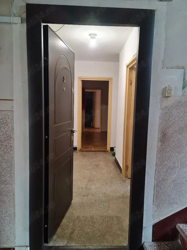 Vând apartament CENTRAL, 3 camere, Boul Rosu, la parter — fotografia 1