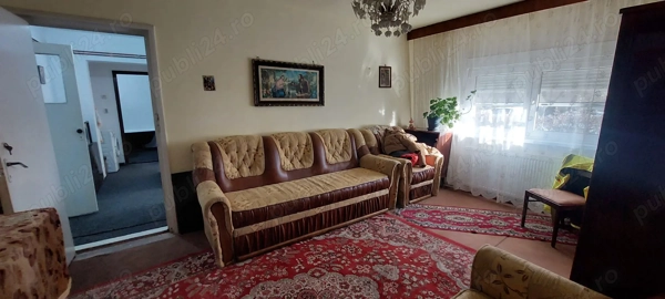 Apartament cu 3 camere , decomandat zona Coresi — fotografia 1