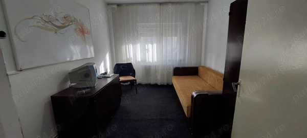 Apartament cu 3 camere , decomandat zona Coresi — fotografia 3