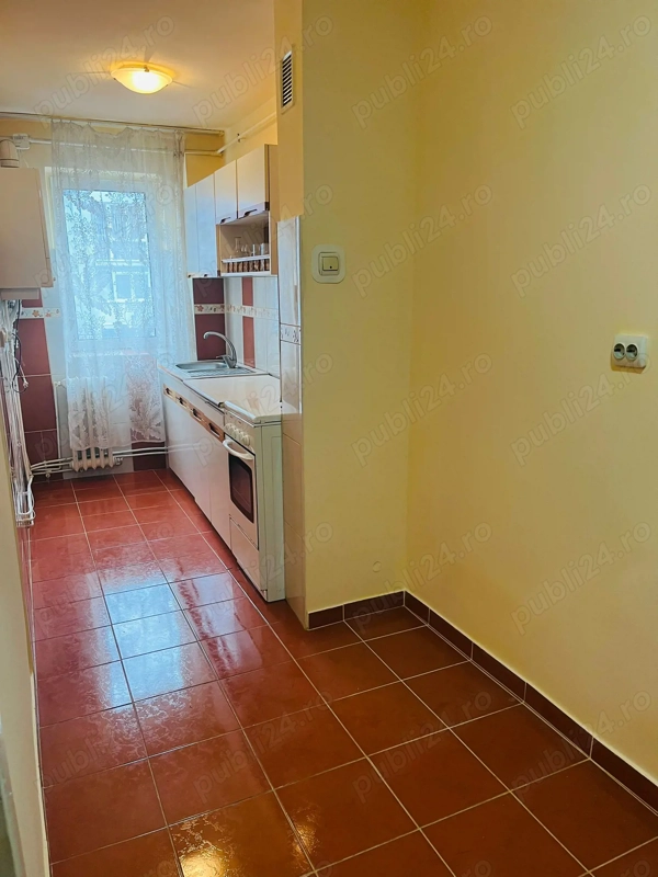 Apartament 3 camere de vanzare — fotografia 1