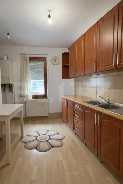 Apartament 3 camere, 70 mp, Sângeorgiu de Mureș, zonă Semicentrală — fotografia 2