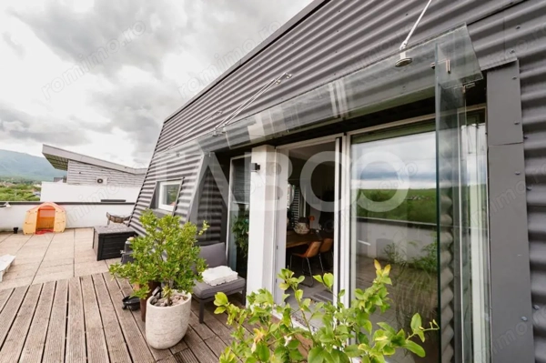 Penthouse 90 mp utili 3 camere 118 mp terasa 2 locuri parcare Cisnadie — fotografia 3