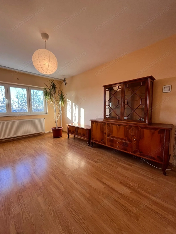 Vanzare apartament 3 camere, bloc anvelopat, centrala proprie, Giurgiu — fotografia 1