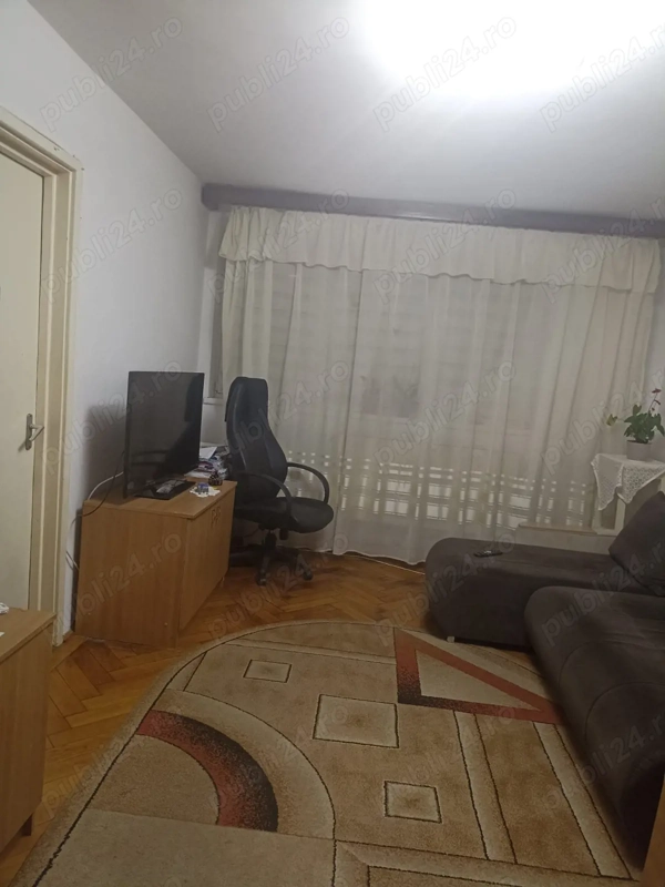 Apartament cu 3 camere de vanzare in Campina - Zona Ultracentrala